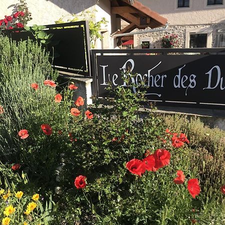 Le Rocher Des Ducs, Vue Sur Montagne, Abris Voitures Et Motos Le Glaizil Exterior photo