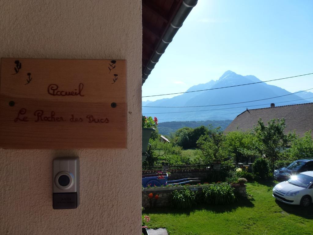 Le Rocher Des Ducs, Vue Sur Montagne, Abris Voitures Et Motos Le Glaizil Exterior photo