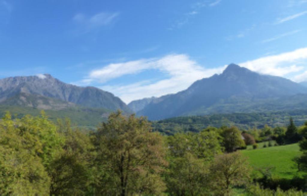 Le Rocher Des Ducs, Vue Sur Montagne, Abris Voitures Et Motos Le Glaizil Room photo